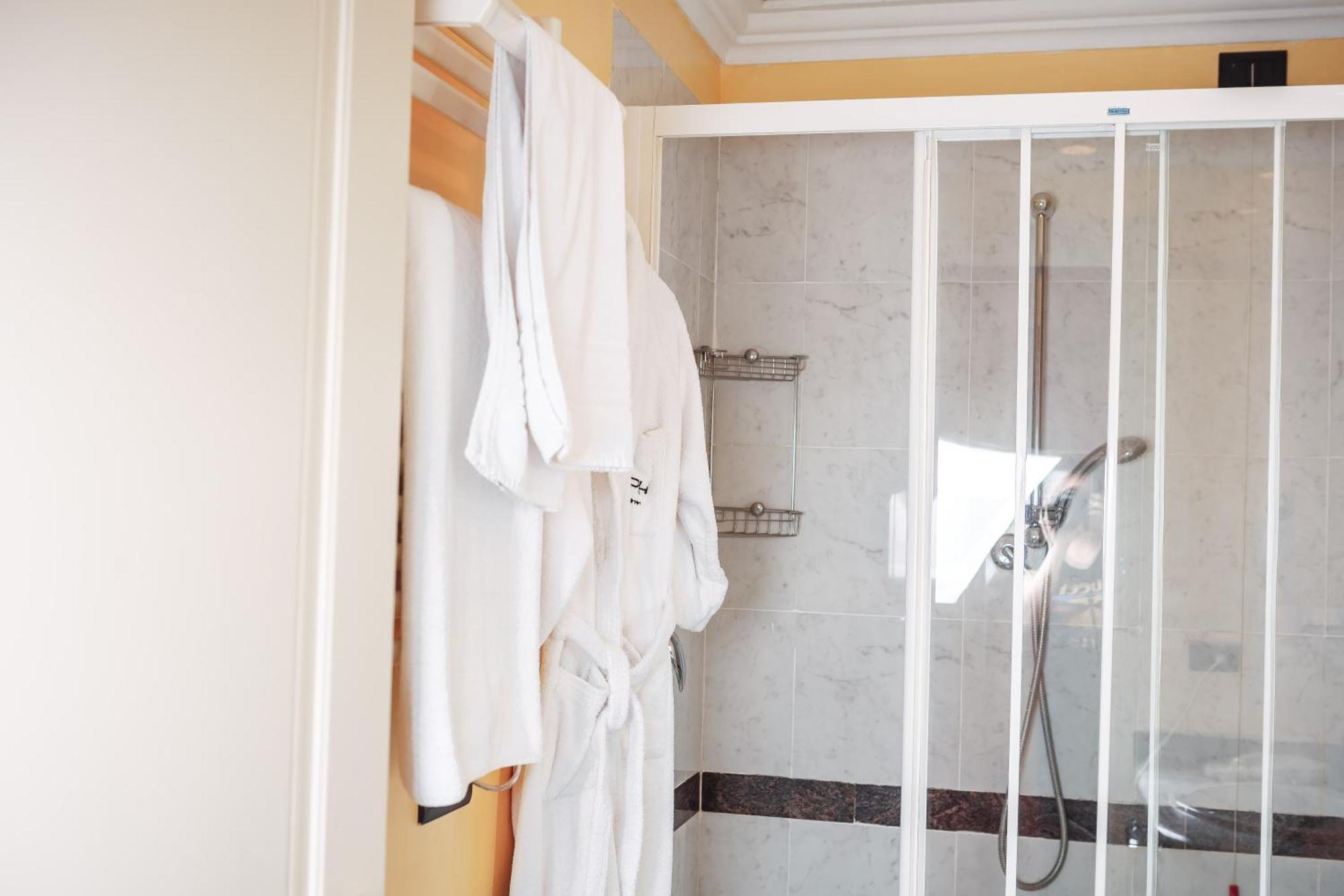 Hotel Pushkin Uralsk Pokoj fotografie