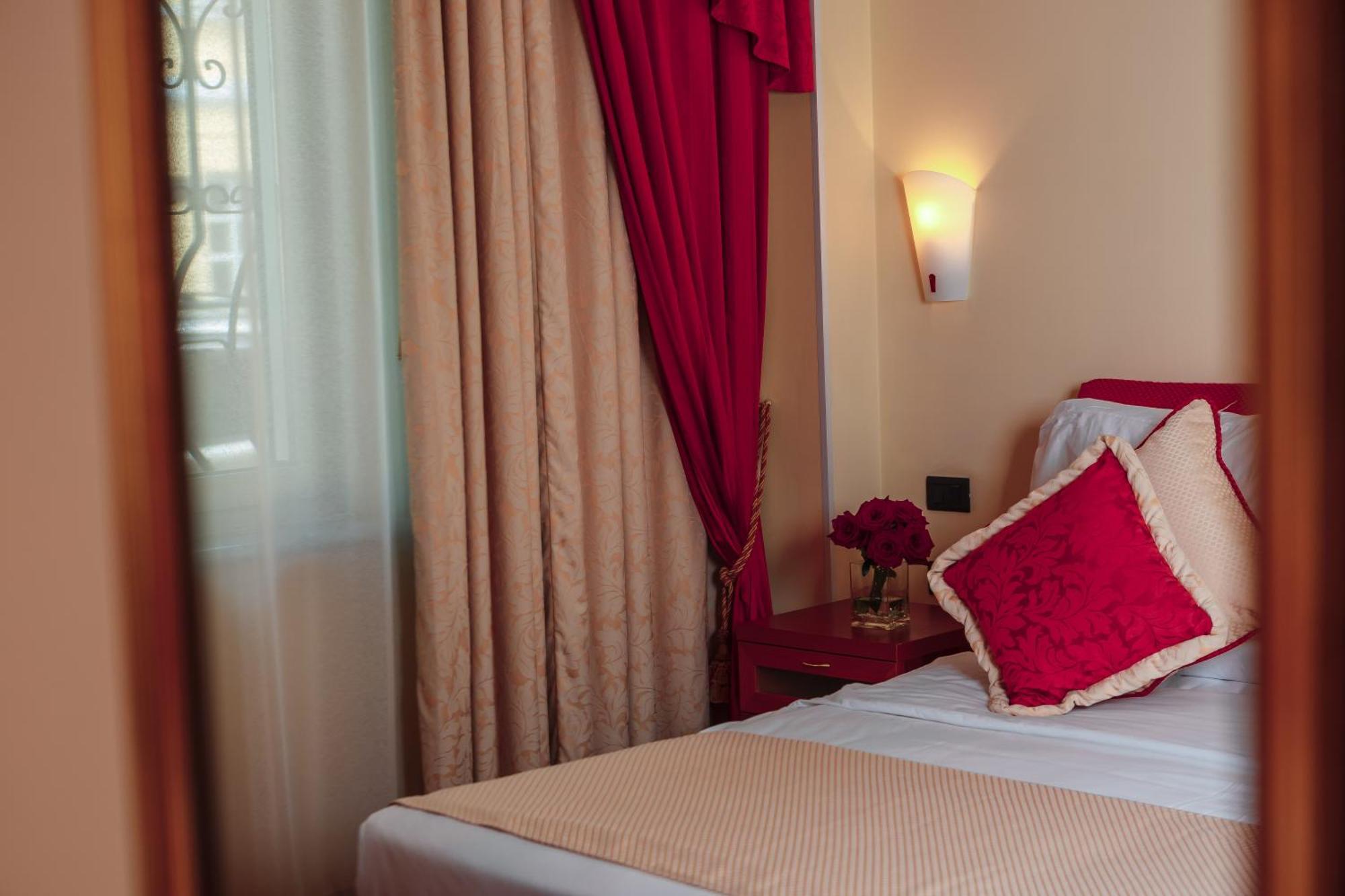 Hotel Pushkin Uralsk Pokoj fotografie